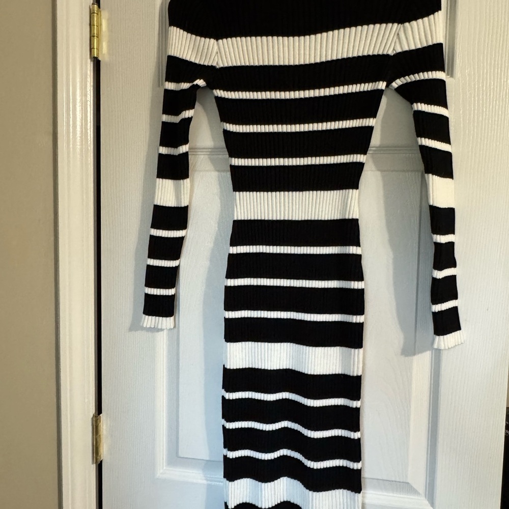Nina Leonard Black and White Long Sleeve Dress